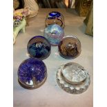 FIVE BLUE THEMED PAPER WEIGHTS AND AN ENGRAVED CLEAR GLASS EXAMPLE