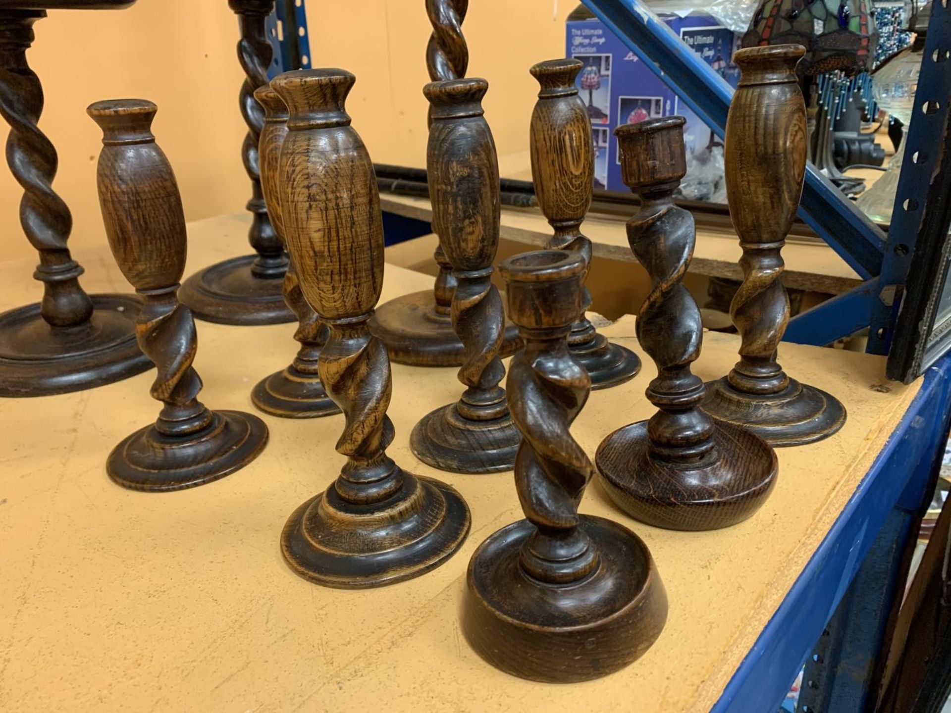 A SELECTION OF ELEVEN WOODEN CANDLESTICKS OF VARIOUS SIZES THE TALLEST BEING 68CM HIGH AND THE - Image 2 of 3