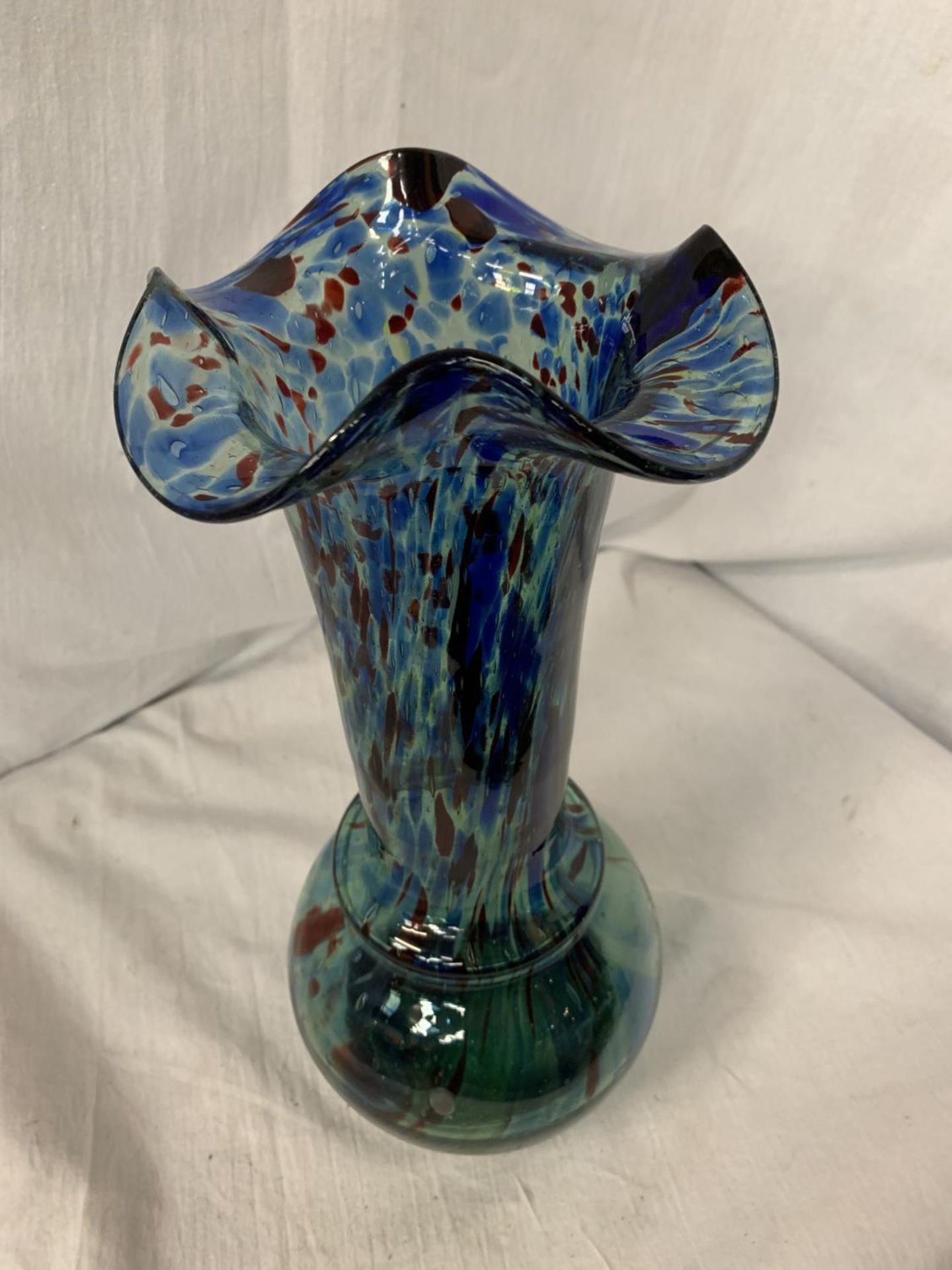 A COLOURFUL MURANO STYLE VASE H: 33CM - Image 2 of 4