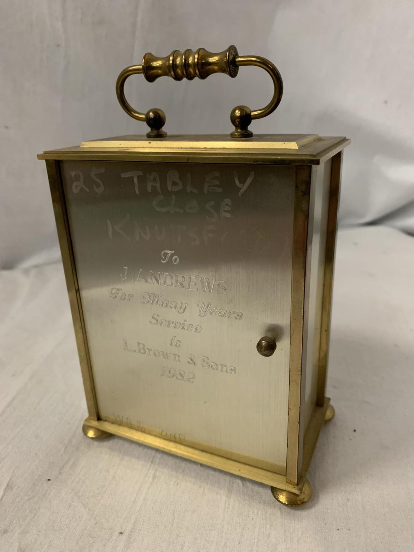 A QUARTZ PRESIDENT BRASS CARRIAGE CLOCK WITH INSCRIPTION ON THE BACK - Image 3 of 3