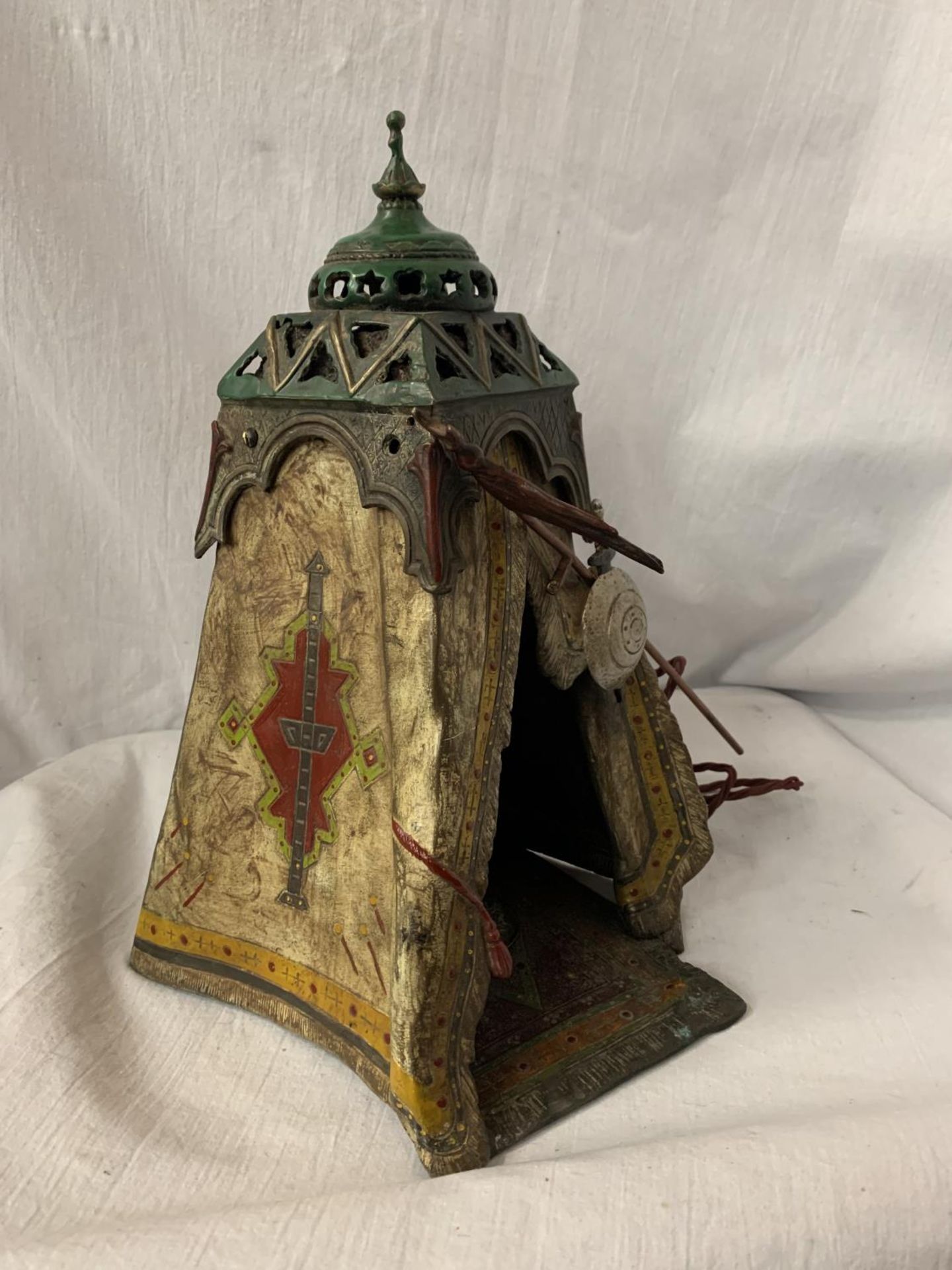 A BERGMAN STYLE COLD PAINTED BRONZE LAMP DEPICTING AN AFRICAN TRIBESMAN IN A TENT - HEIGHT - Image 3 of 5