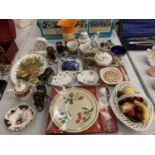 AN ASSORTMENT OF CERAMIC ITEMS TO INCLUDE FOUR SHIRE HORSE FIGURINES, TRINKET DISHES ETC