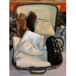 A VINTAGE SUITCASE CONTAINING LINEN, FUR MITTENS AND TWO VINTAGE HAND BAGS, ONE MADE IN BRITISH HONG