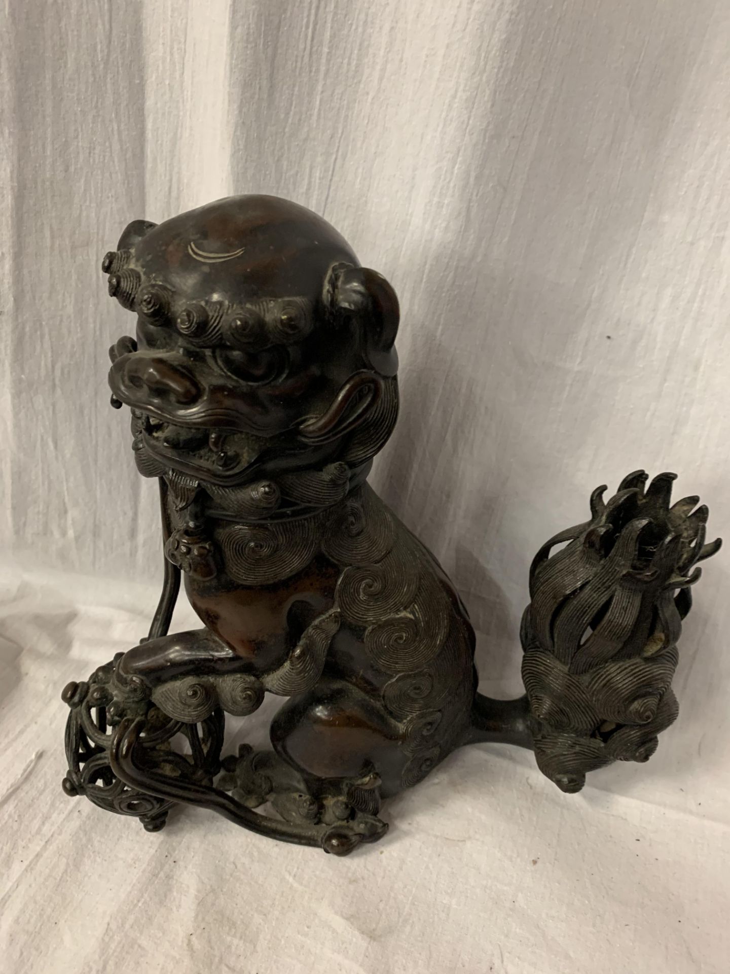 AN ORIENTAL BRONZE LION FOO DOG INCENSE BURNER H:26CM