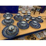 A LARGE QUANTITY OF BOOTHS 'REAL OLD WILLOW' TEA AND TABLE WARE