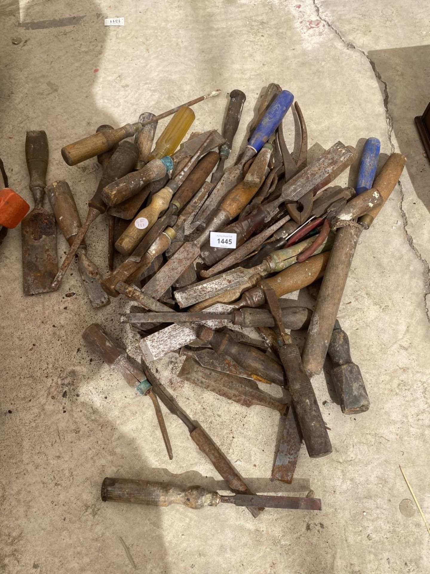 A LARGE ASSORTMENT OF WOOD CHISELS