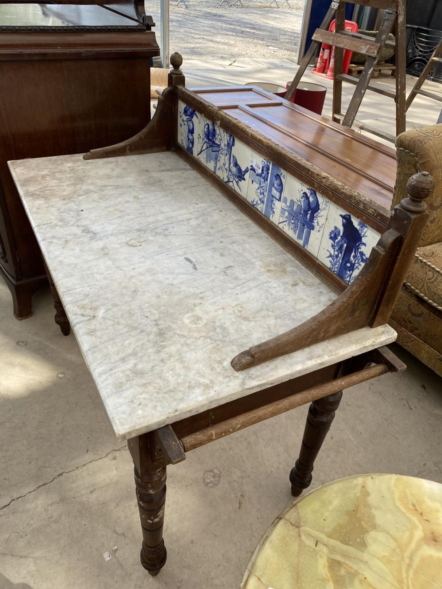 A VICTORIAN MARBLE TOPPED WASH STAND WITH TILED BACK 47" WIDE - Image 5 of 5
