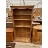 AN OPEN PINE BOOKCASE WITH DENTIL CORNICE, 39" WIDE