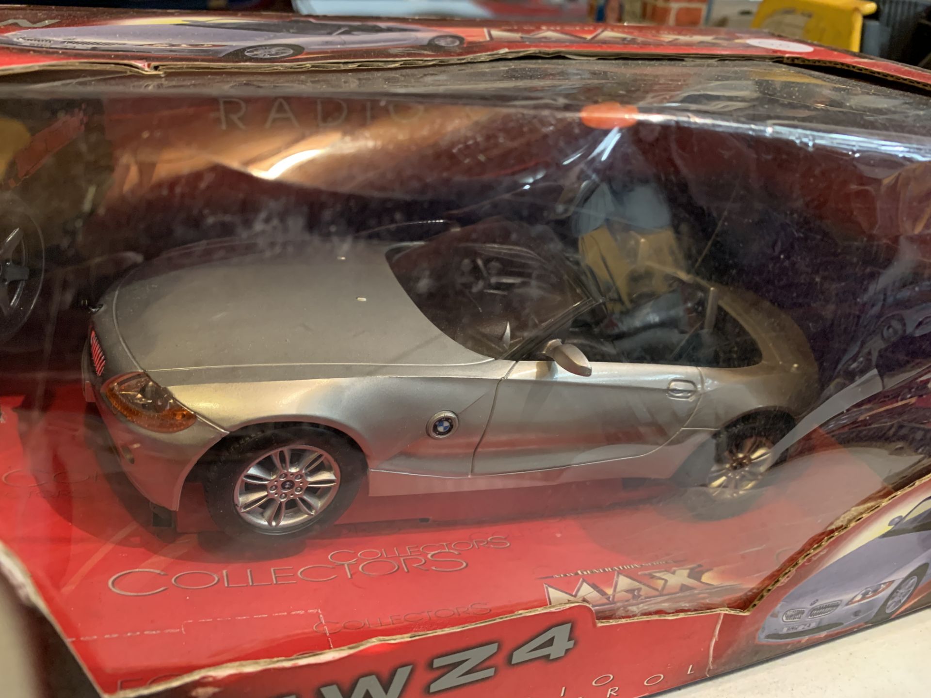 A BOXED NEW GENERATION SERIES MAX COLLECTORS RADIO CONTROLLED BMW 24 - Image 2 of 3