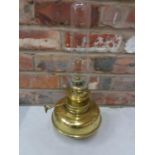 A VINTAGE BRASS OIL LAMP TO INCLUDE A GLASS FUNNEL H: TO TOP OF WICK 23CM