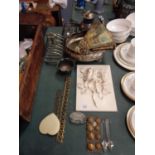 AN ASSORTMENT OF VARIOUS ITEMS TO INCLUDE TWO TOAST RACKS, A SILVER PLATE BOWL, BRASS MILITARY