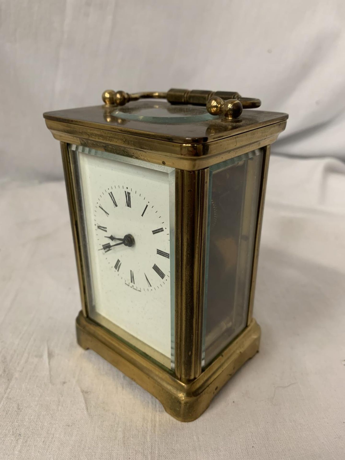 A VINTAGE HENLEY FIVE GLASS BRASS CARRIAGE CLOCK - Image 2 of 4