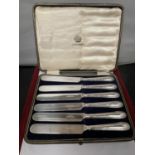 A SET OF HALLMARKED SHEFFIELD SILVER HANDLED KNIVES IN A PRESENTATION BOX