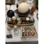 A SELECTION OF DECORATIVE EGGS TO INCLUDE FURTHER OVOID EXAMPLES