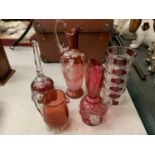 A GROUP OF FOUR CRANBERRY GLASSWARE ITEMS TO INCLUDE A MODERN EXAMPLE