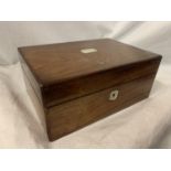 A VINTAGE MAHOGANY BOX WITH MOTHER OF PEARL INLAID STAMP 1705CM X 14.5CM X 24.5CM