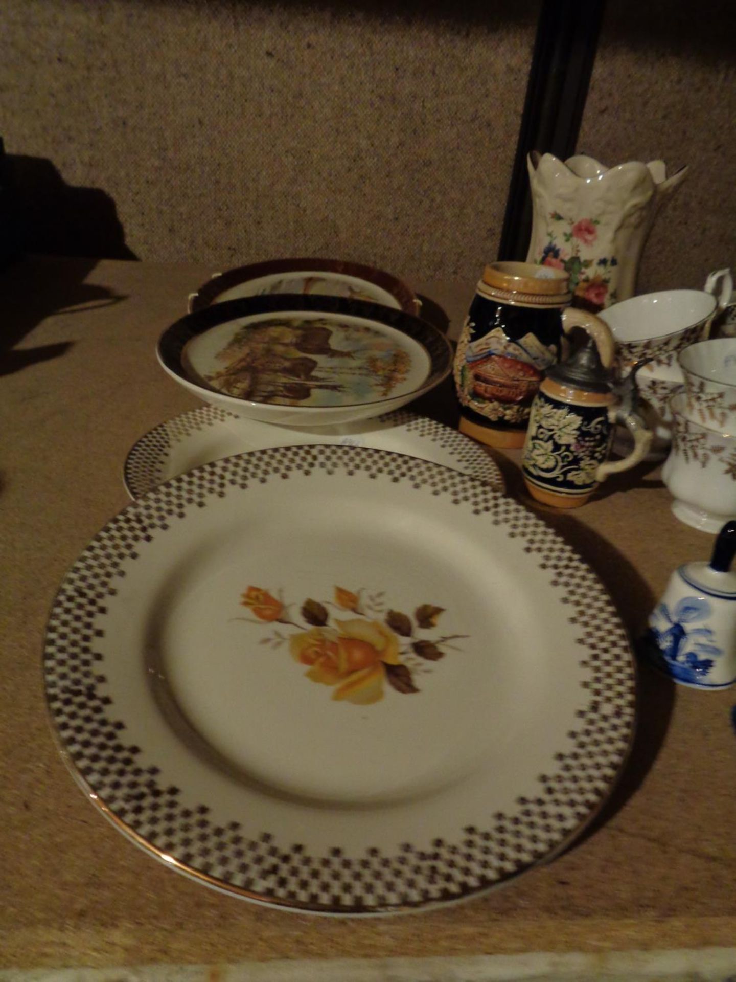 A SELECTION OF CHINA TEA WARE PARAGON 'BRIDAL ROSE', DECORATIVE PLATES, BLUE AND WHITE ETC - Image 4 of 4