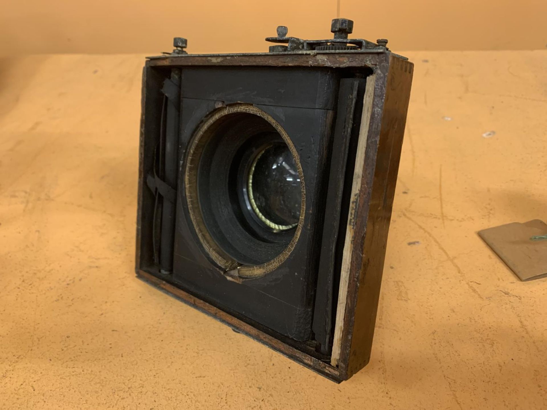 A VINTAGE BUSCH'S PORTRAIT APLANAT NO4 BRASS CAMERA LENS WITH WOODEN FRAME - Image 3 of 3