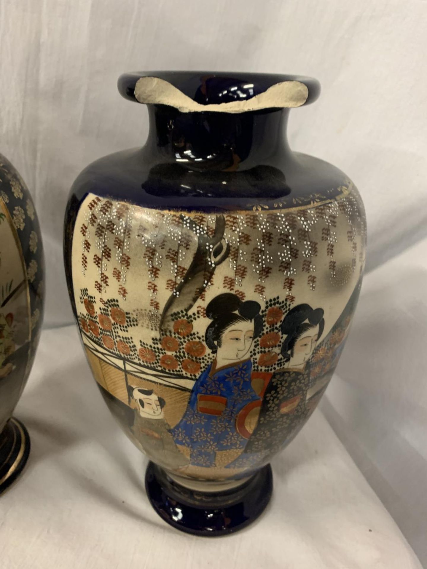 TWO ORIENTAL THEMED VASES (ONE FOR REPAIR) H: 30.5CM - Image 3 of 4