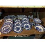 A LARGE COLLECTION OF BLUE AND WHITE CHINA TO INCLUDE WILLOW PATTERN AND ALFRED MEAKIN EXAMPLES