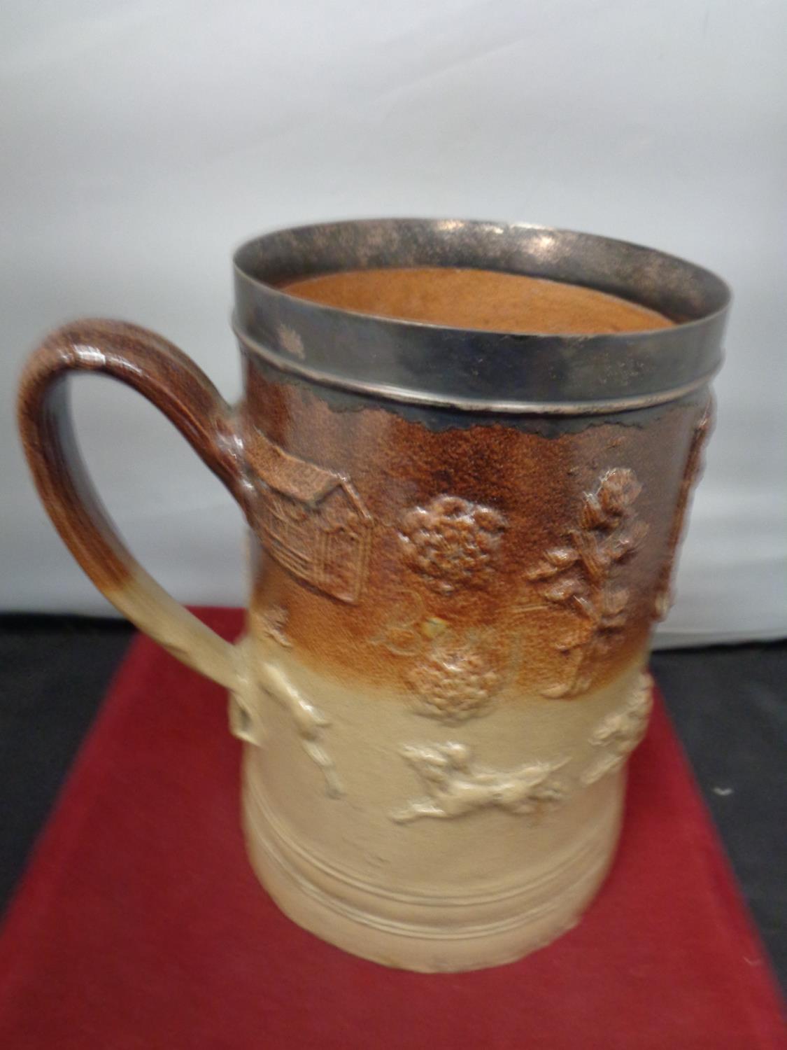 A VERY LARGE LAMBETH WARE TANKARD INSCRIBED MILLFORD 1735 WITH A WHITE METAL PROBABLY SILVER RIM - Bild 4 aus 5