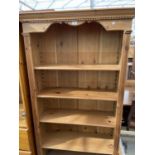 AN OPEN PINE BOOKCASE WITH DENTIL CORNICE, 39" WIDE