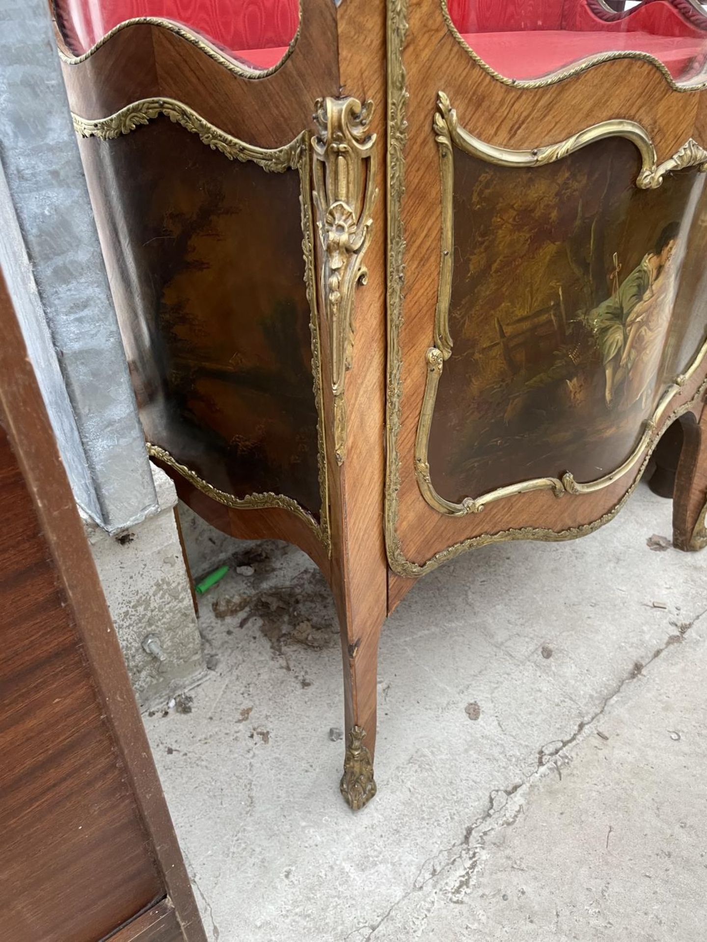 A LOUIS XVI STYLE WALNUT BOWFRONTED DISPLAY CABINET WITH PAINTED PANELS AND APPLIED GILT METAL - Image 5 of 8