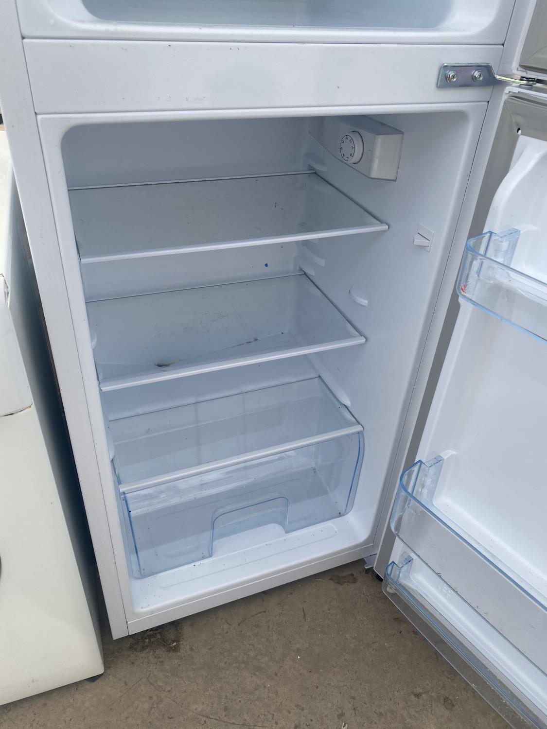 A WHITE FRIDGEMASTER UPRIGHT FRIDGE FREEZER BELIEVED IN WORKING ORDER BUT NO WARRANTY - Image 3 of 4