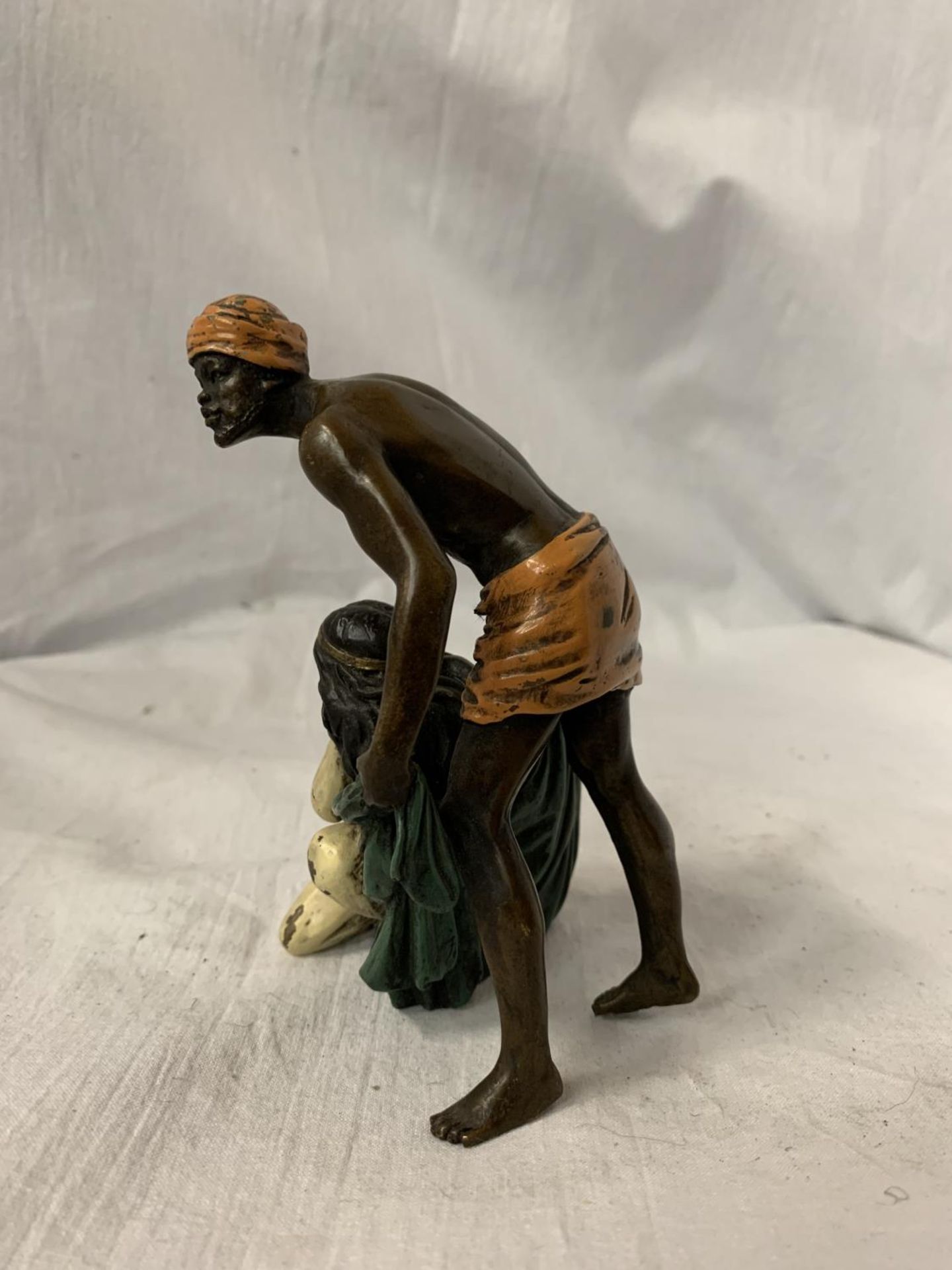 A BERGMAN STYLE COLD PAINTED BRONZE OF A NATIVE AND A GIRL HEIGHT APPROXIMATELY 12.5CM - Image 4 of 4