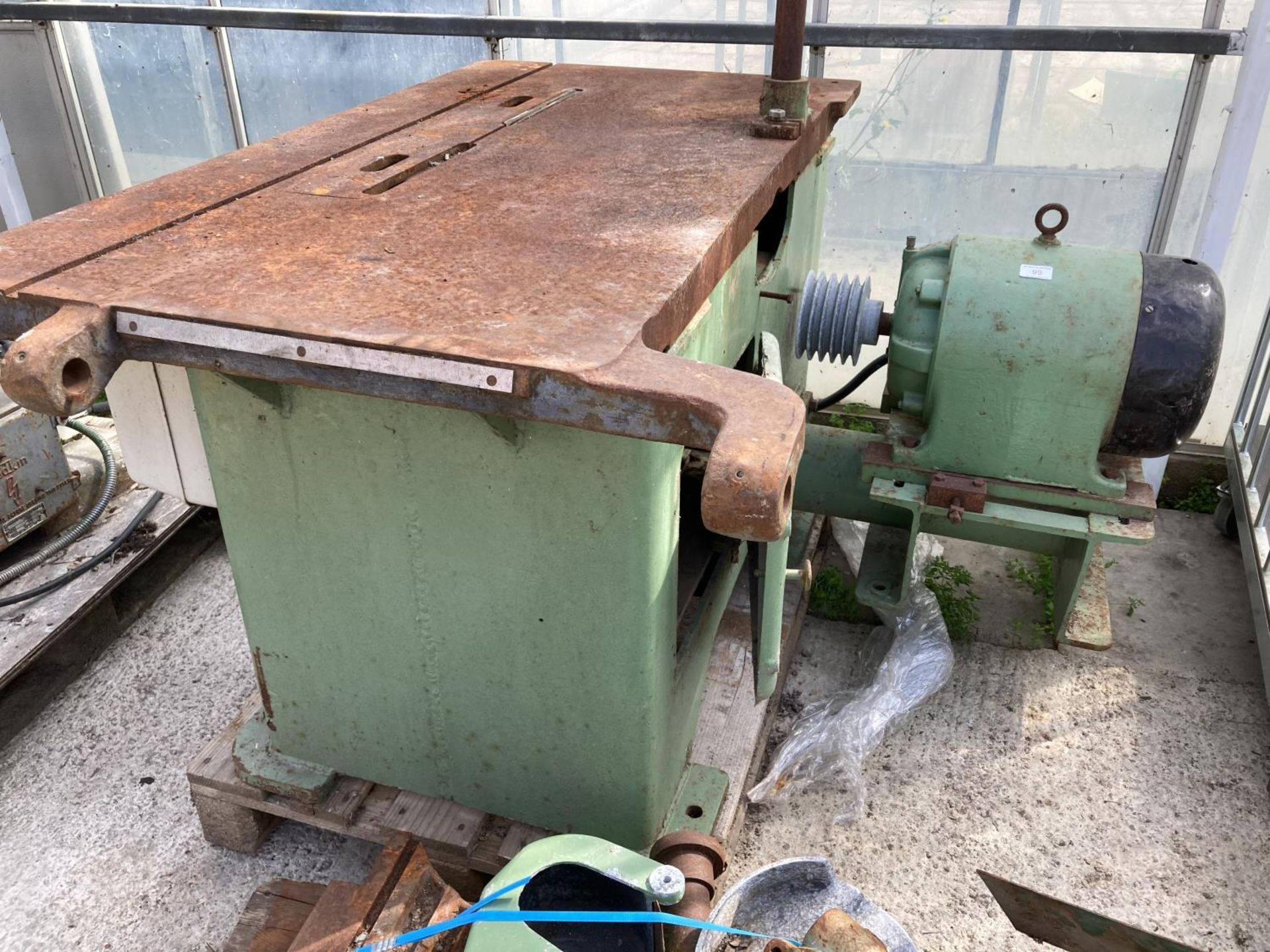 WADKIN SAW BENCH 3 PHASEWITH A CAST IRON BASE BELIEVED WORKING BUT NO WARRANTY NO VAT - Image 2 of 3