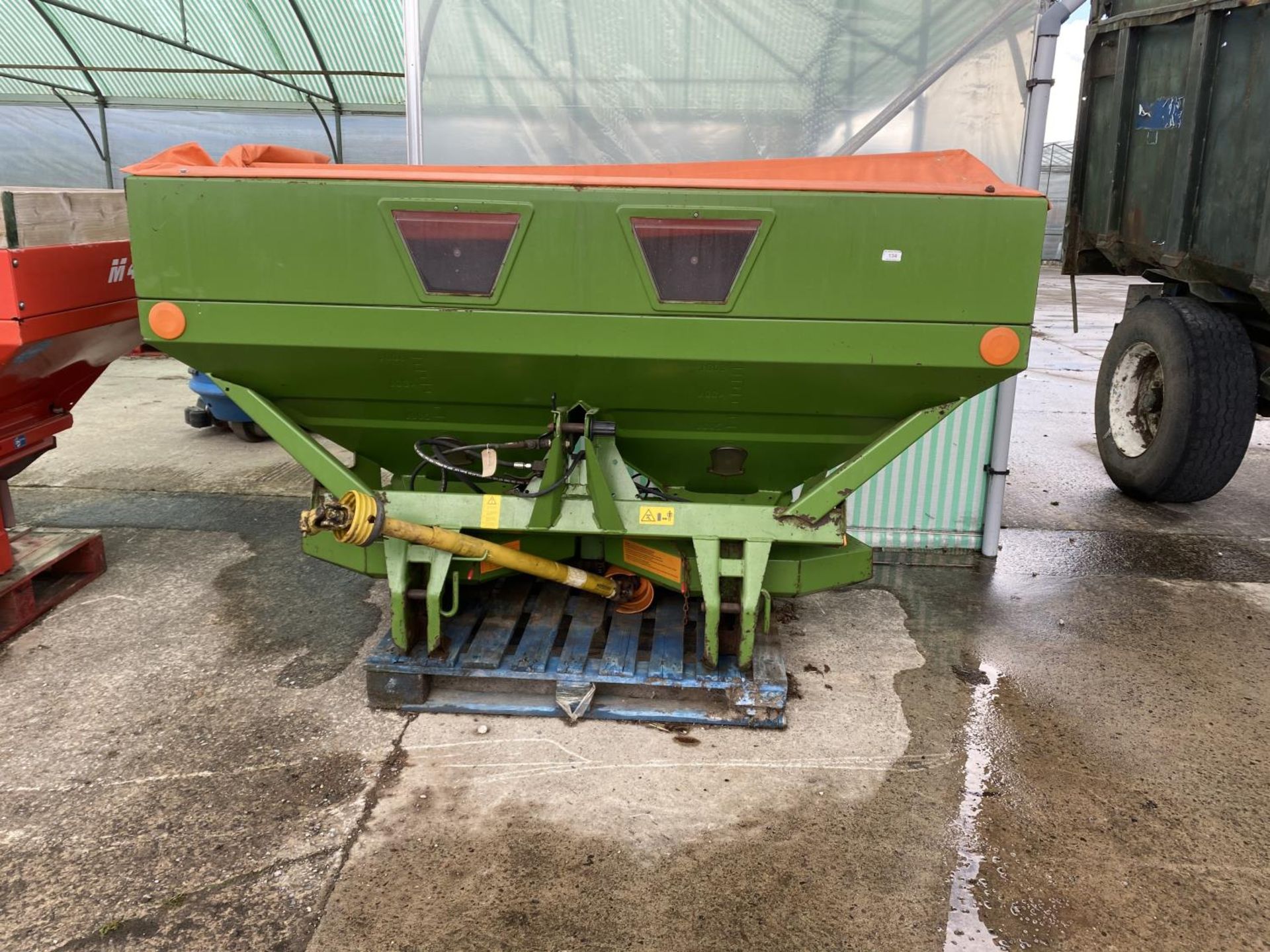 AN AMAZONE ZA-1000 FERTILISER SPREADER + VAT