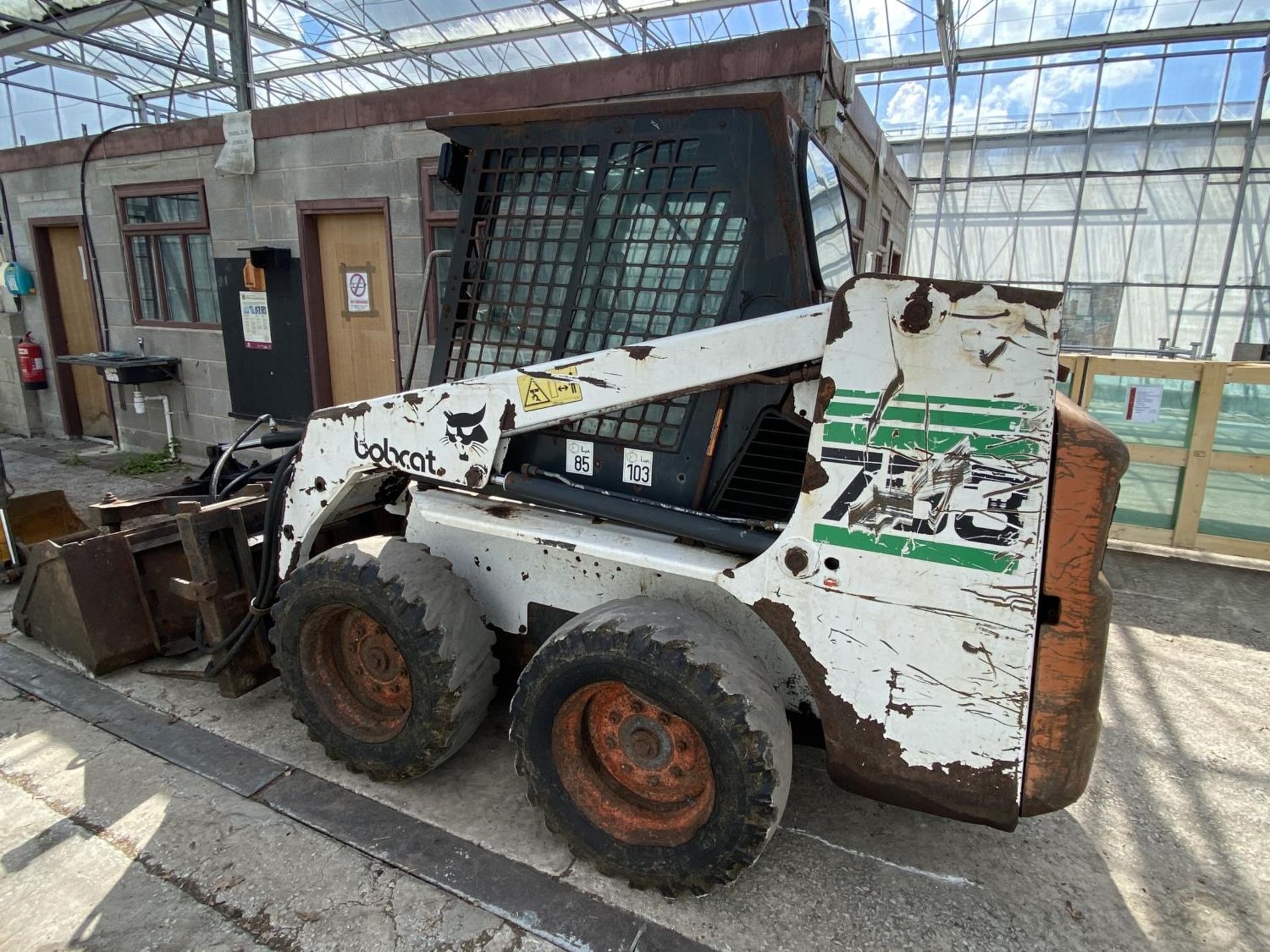 BOB CAT 753 CW RECENT FULL SERVICE - NEW HYDRAULIC PUMP WITH GRAB & BUCKET -5588 HOURS + VAT