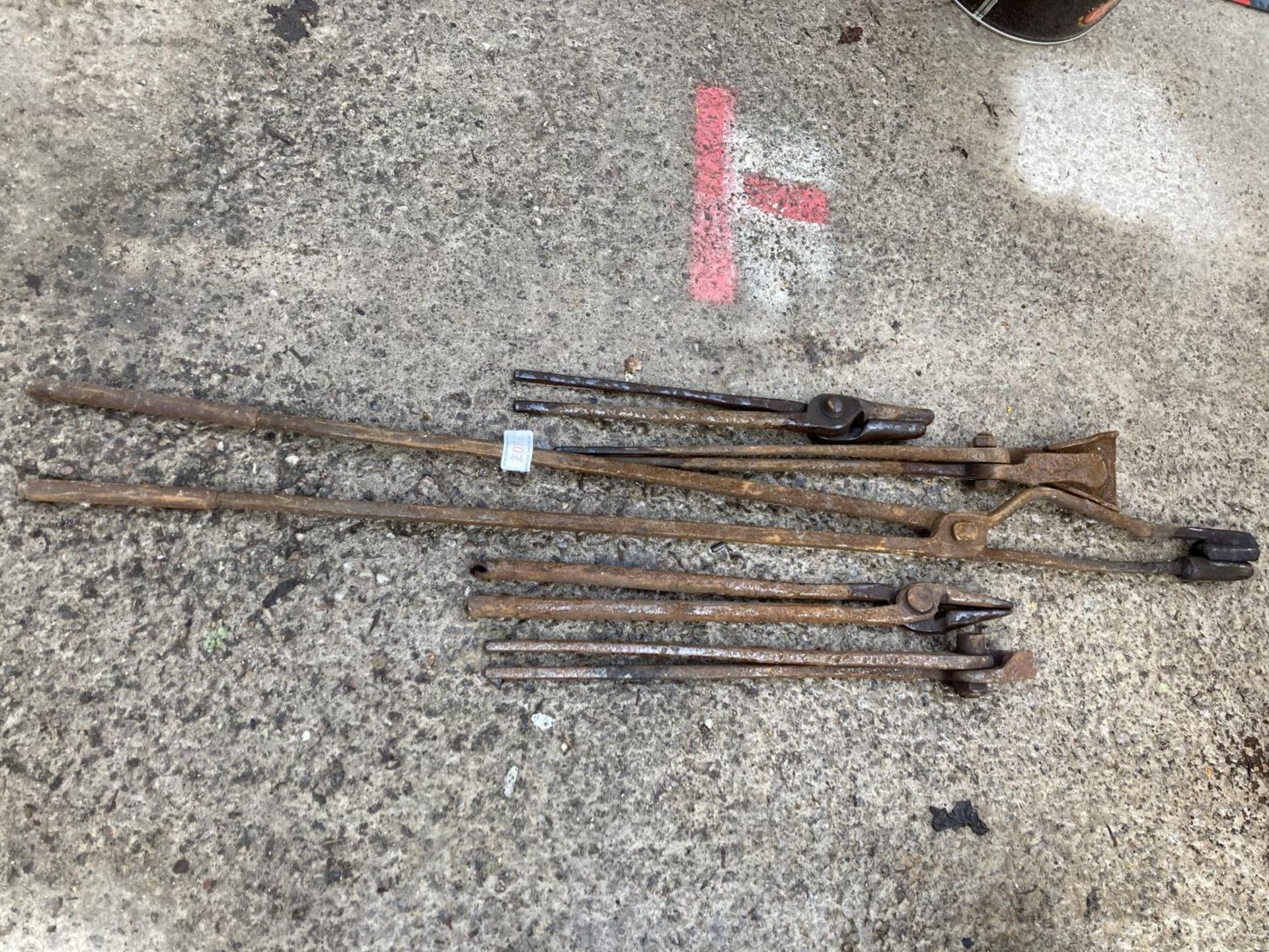 A GROUP OF 5 FORGING TOOLS +VAT