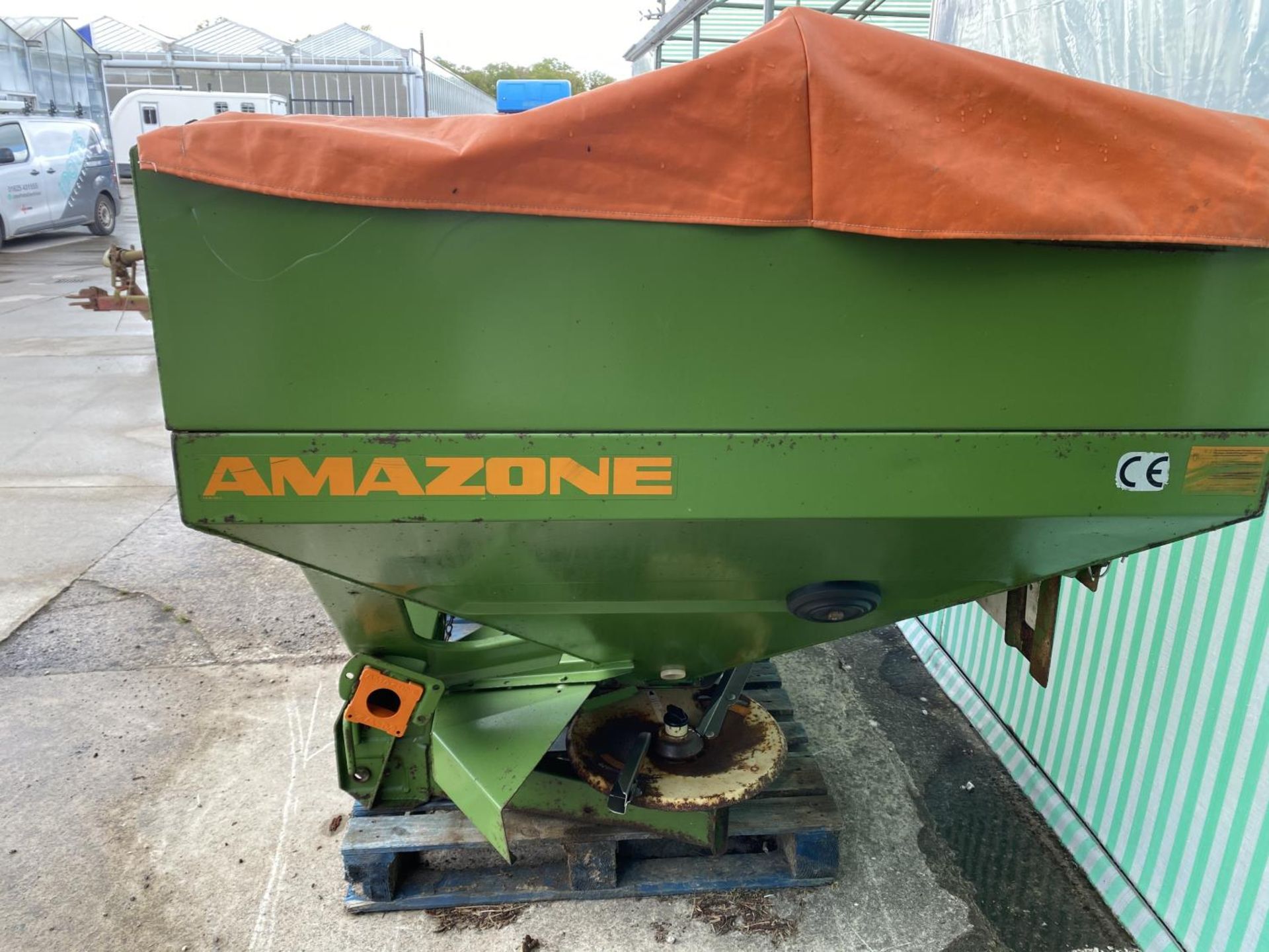 AN AMAZONE ZA-1000 FERTILISER SPREADER + VAT - Image 2 of 4