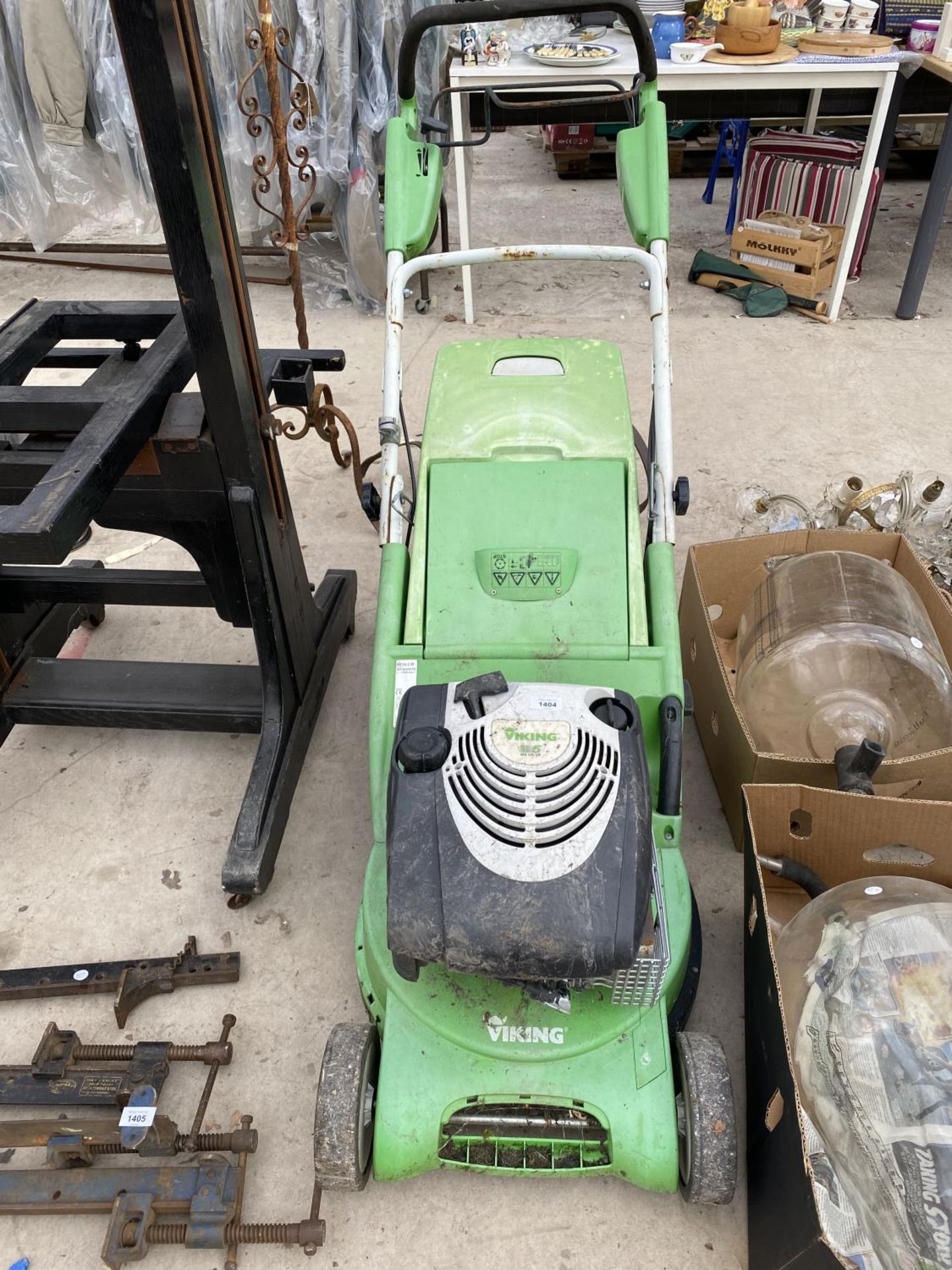 A VIKING MB 545 VR PETROL LAWN MOWER WITH GRASS BOX