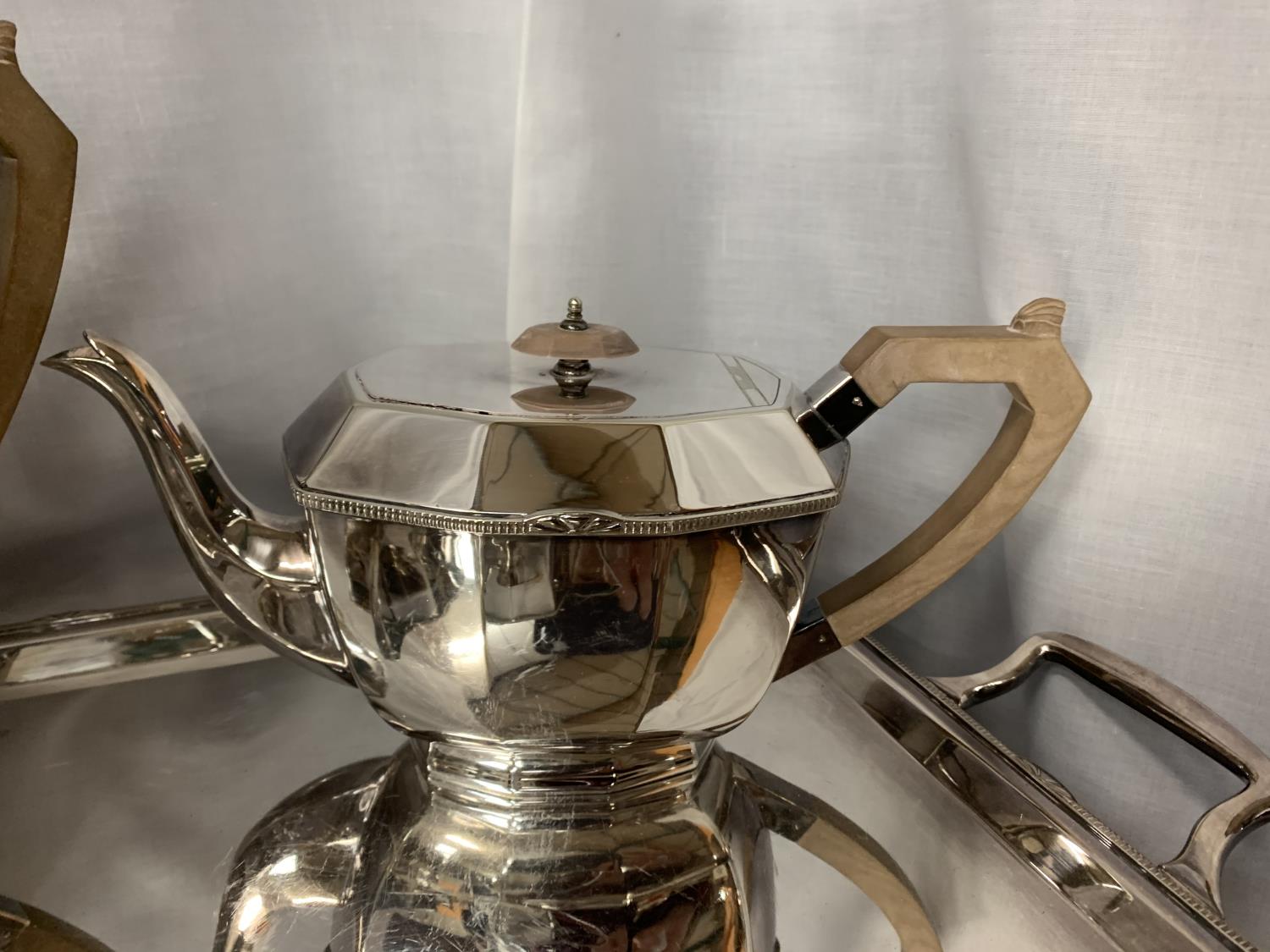 A LARGE SILVERPLATE TRAY WITH TWO SILVERPLATE TEA POTS, MILK AND CREAMER JUGS AND SUGAR BOWL - Image 4 of 6