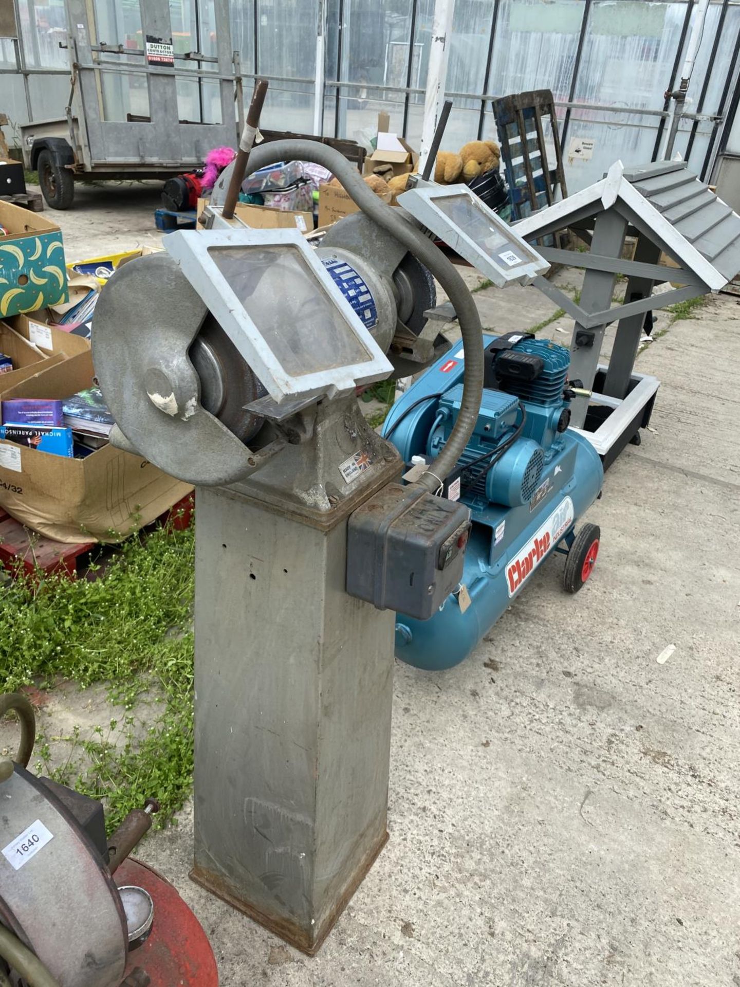 AN EG BENCH GRINDER ON A PEDASTAL BASE - Image 6 of 6