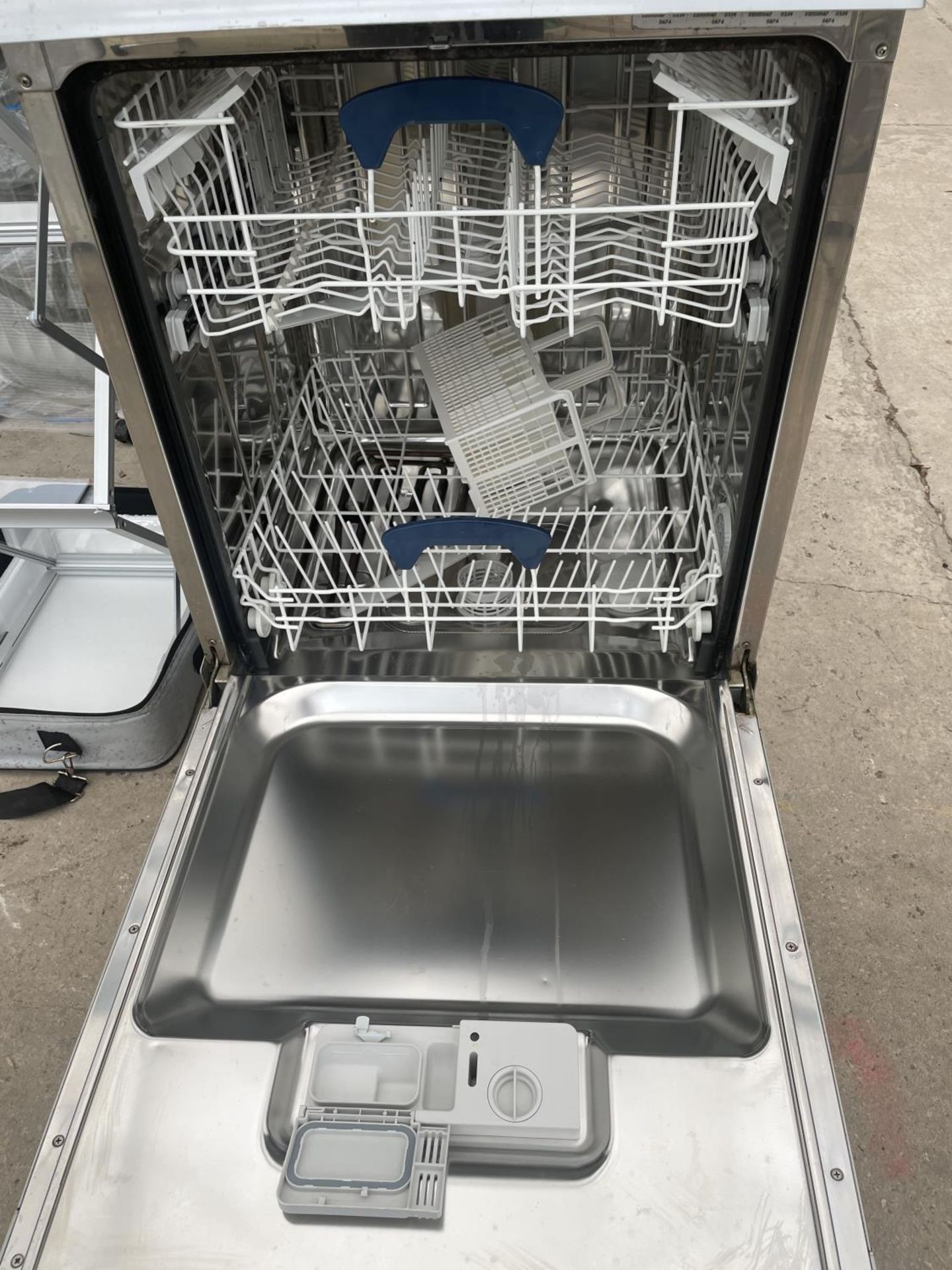 A HOOVER PERFORMANCE DISHWASHER - BELIEVED WORKING BUT NO WARRANTY - Image 3 of 3