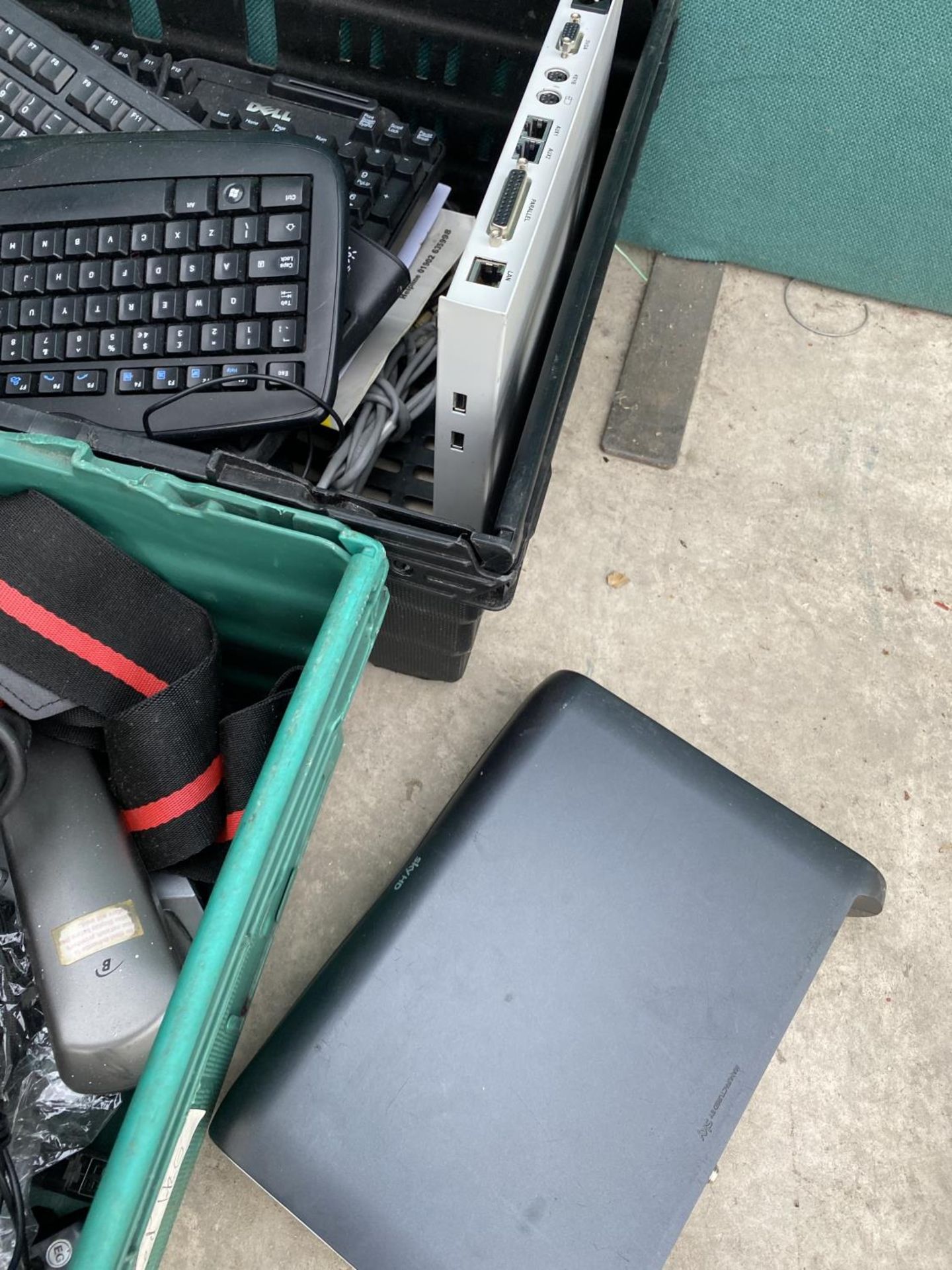 AN ASSORTMENT OF COMPUTER CABLES, KEYBOARDS AND COMPUTER MOUSE ETC - Image 3 of 3