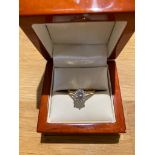 AN 18 CARAT GOLD ONE CARAT DIAMOND SOLITAIRE RING