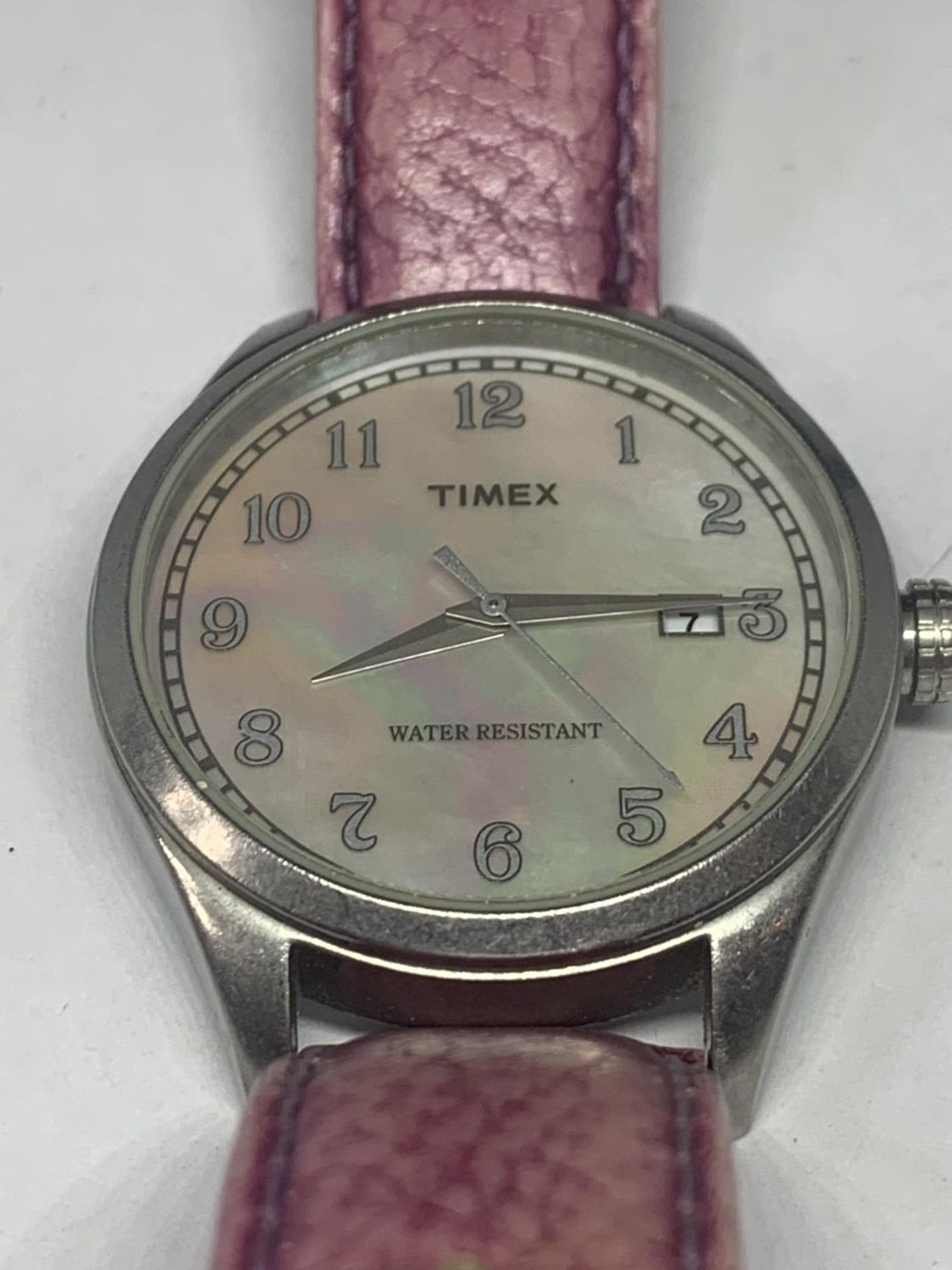 A TIMEX CALENDAR WRISTWATCH IN WORKING ORDER - Image 2 of 3