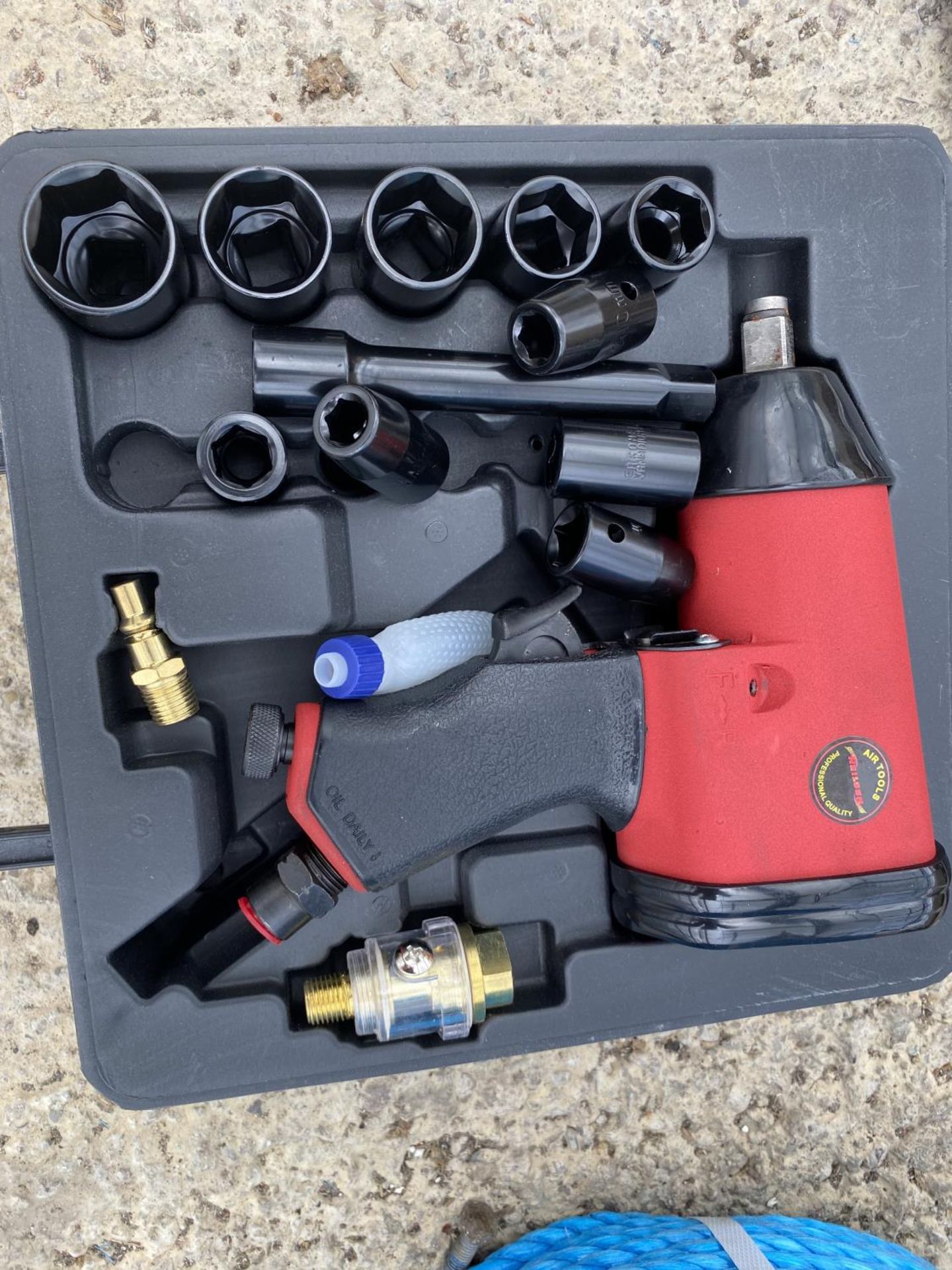 A NEILSEN 17 PIECE AIR IMPACT WRENCH KIT - Image 4 of 6