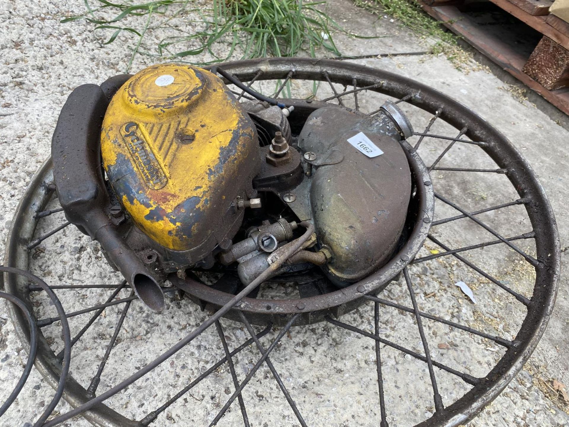 A VINTAGE CYCLEMASTER WHEEL WITH ENGINE - Image 3 of 6