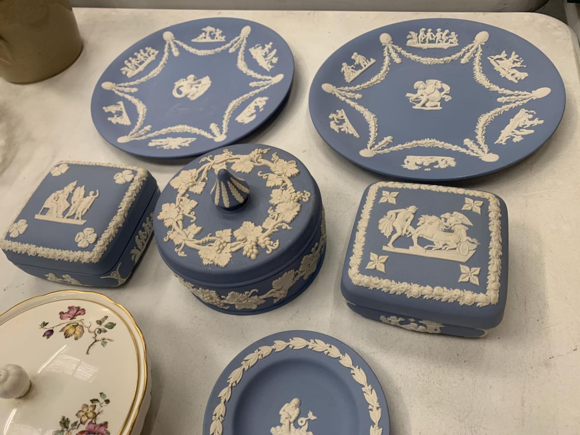 A SELECTION OF JASPERWARE AND TWO WEDGEWOOD TRINKET BOXES - Image 2 of 3