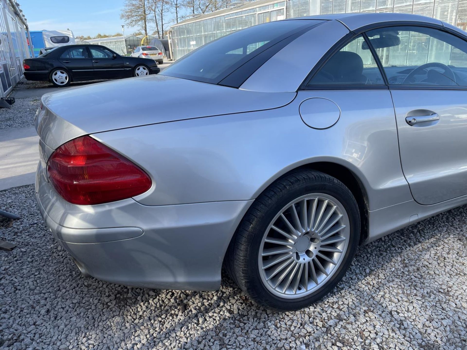 A 2004 MERCEDES SL 350 AUTO CONVERTIBLE. REGISTRATION Y8 SMH. 3724 CC FROM A DECEASED'S ESTATE ( - Image 9 of 21