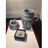 THREE ITEMS OF WEDGEWOOD JASPERWARE TO INCLUDE A JUG, TAB LE LIGHTER AND A THIMBLE