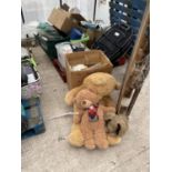 AN ASSORTMENT OF HOUSEHOLD CLEARANCE ITEMS TO INCLUDE TEDDIES, ELECTRICALS AND SUITCASE ETC