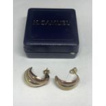 A PAIR OF 9 CARAT THREE COLOURED GOLD EARRINGS WITH PRESENTATION BOX