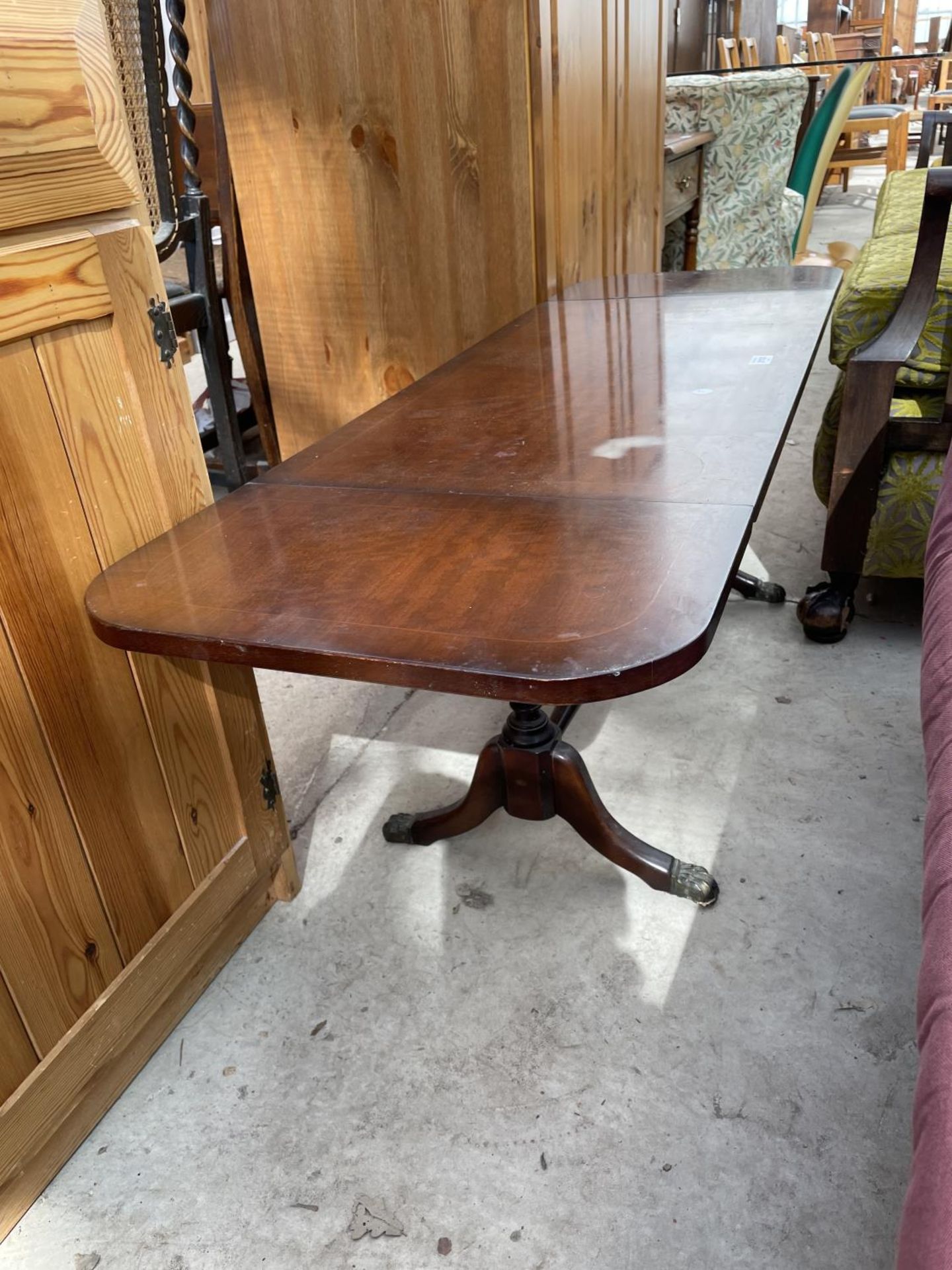 A STRONGBOW FURNITURE MAHOGANY AND CROSSBANDED SOFA TYPE TABLE