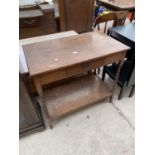 AN EARLY 20TH CENTURY OAK OCCASIONAL TABLE WITH BARLEYTWIST LEGS, 32X18"